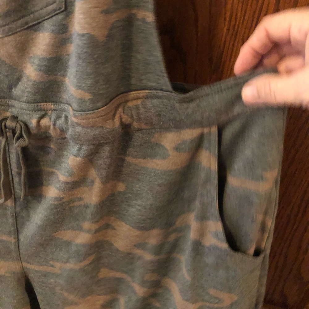 VENUS camoflauge shorts overalls, sweatshirt, size 2X - Picture 5 of 6